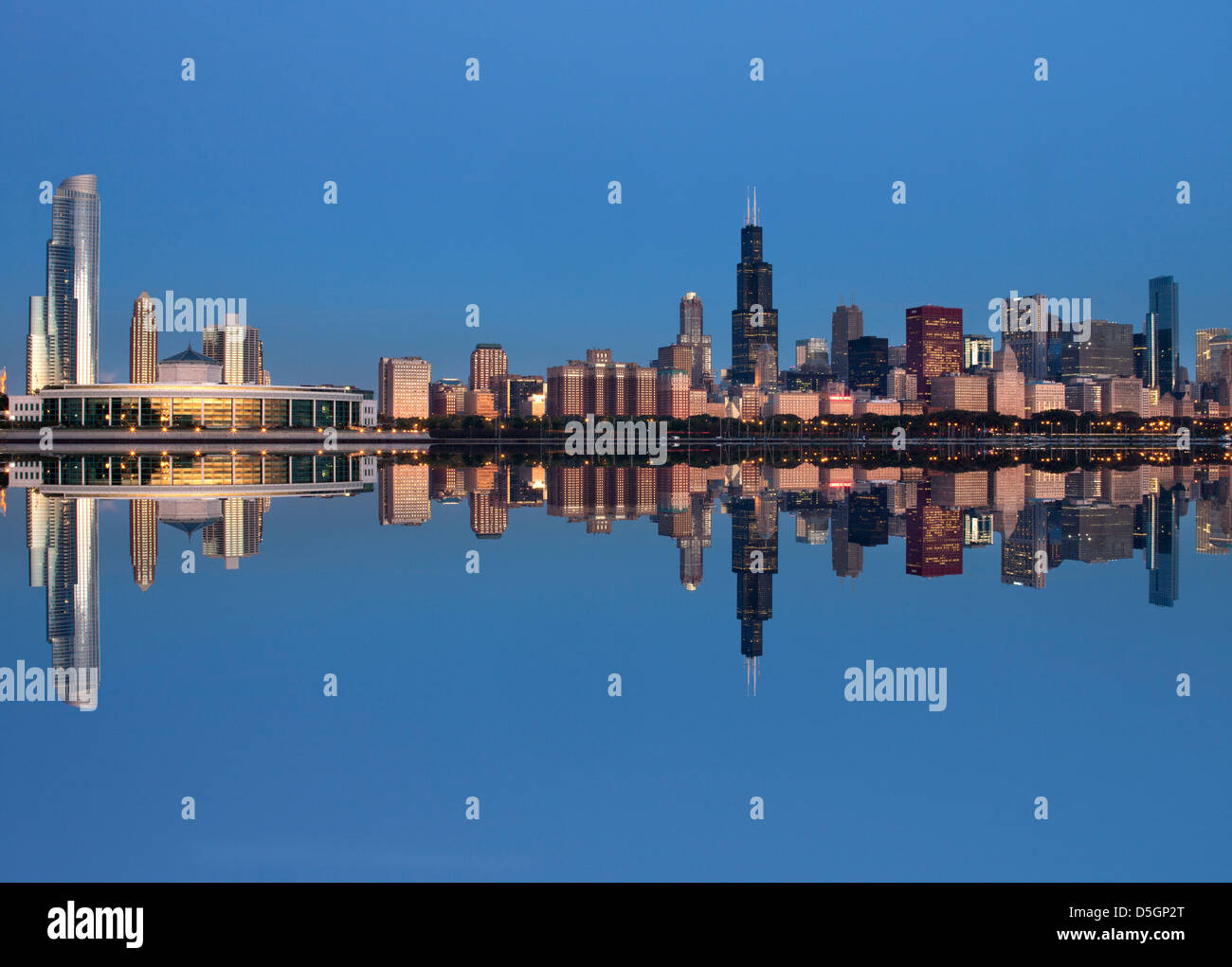 LAKE SHORE SKYLINE DOWNTOWN CHICAGO ILLINOIS USA Stock Photo - Alamy