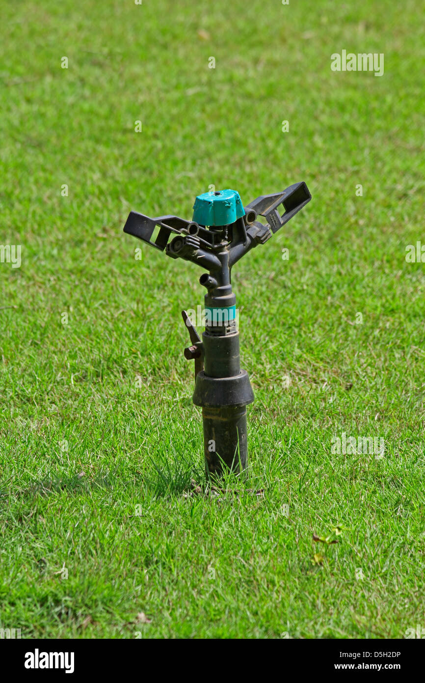 Microjet irrigation hires stock photography and images Alamy