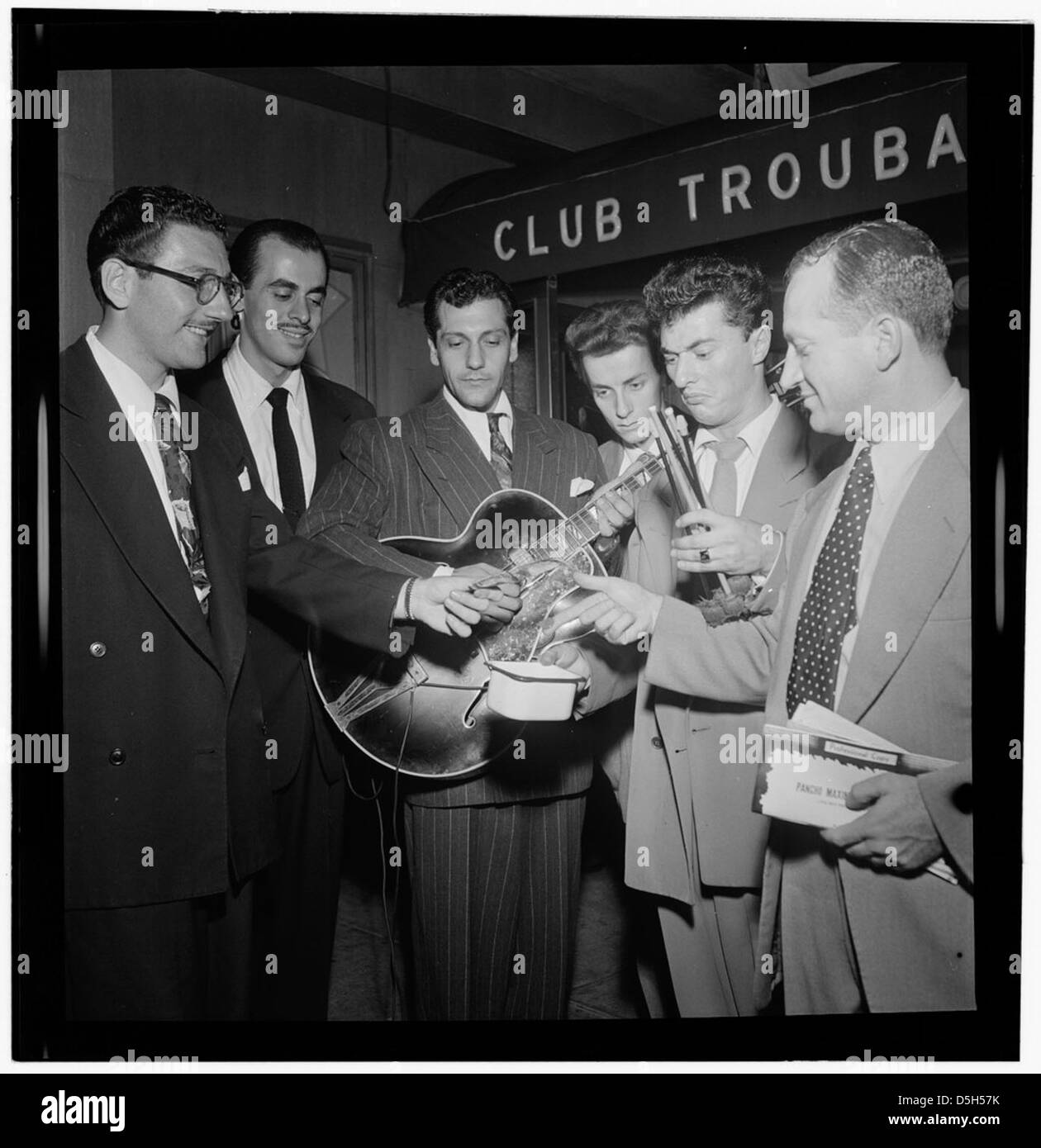 [Portrait of Bill (Buddy) De Arango, Terry Gibbs, and Harry Biss, Club Troubadour, New York, N.Y., between 1946 and 1948] (LOC) Stock Photo