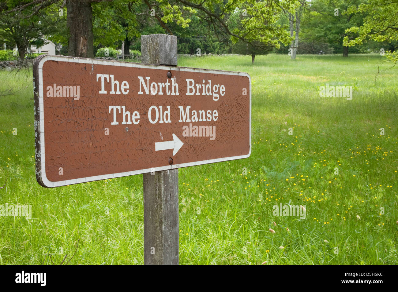 Sign points to The Old North Bridge and The Old Manse, outside of Lexington, MA Stock Photo