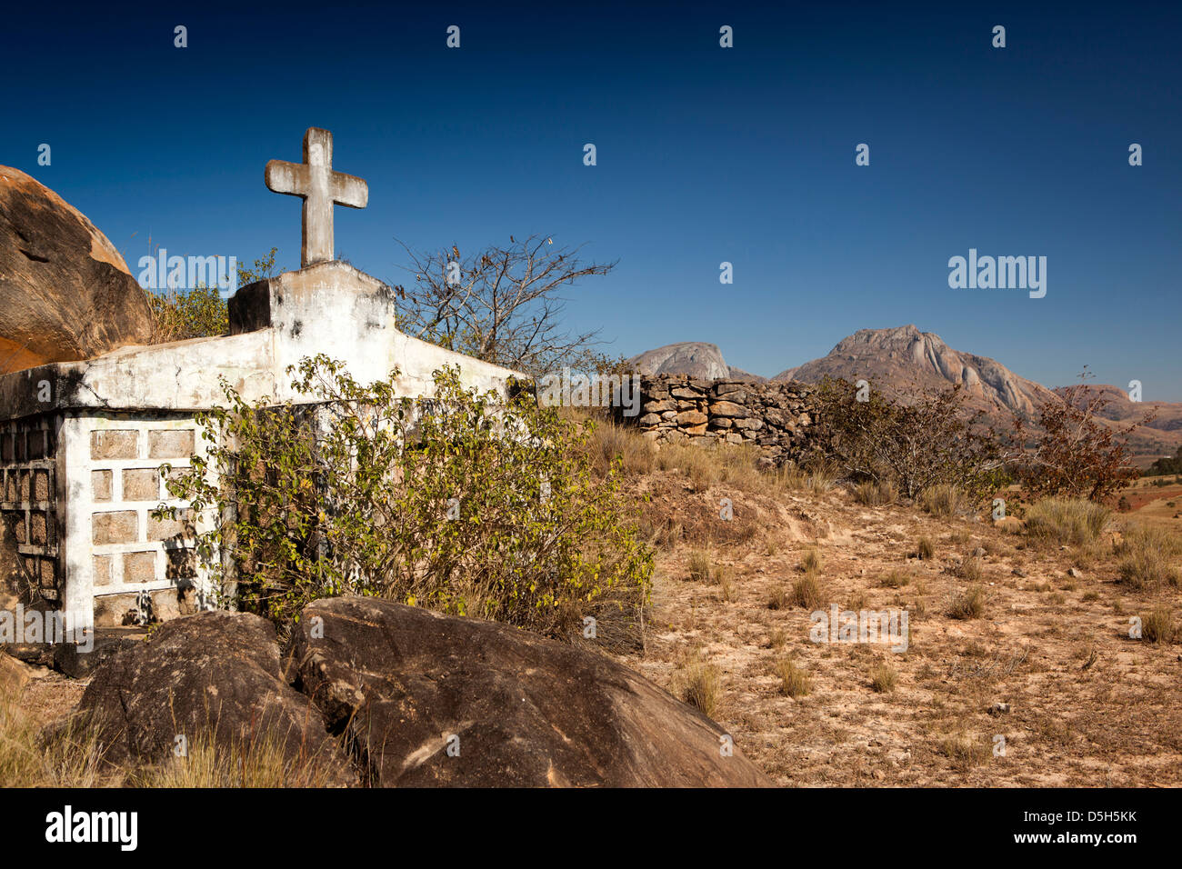 Madagascar, Ambalavao, Betsileo tomb with Christian cross Stock Photo