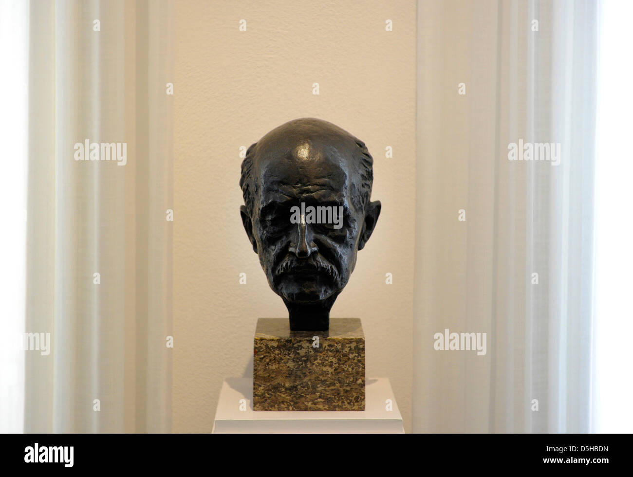 A bust of German scientist Max Planck created by Walter Wolff in 1939, on display at the Magnus-House in Berlin, Germany, 02 February 2010. Photo: Soeren Stache Stock Photo