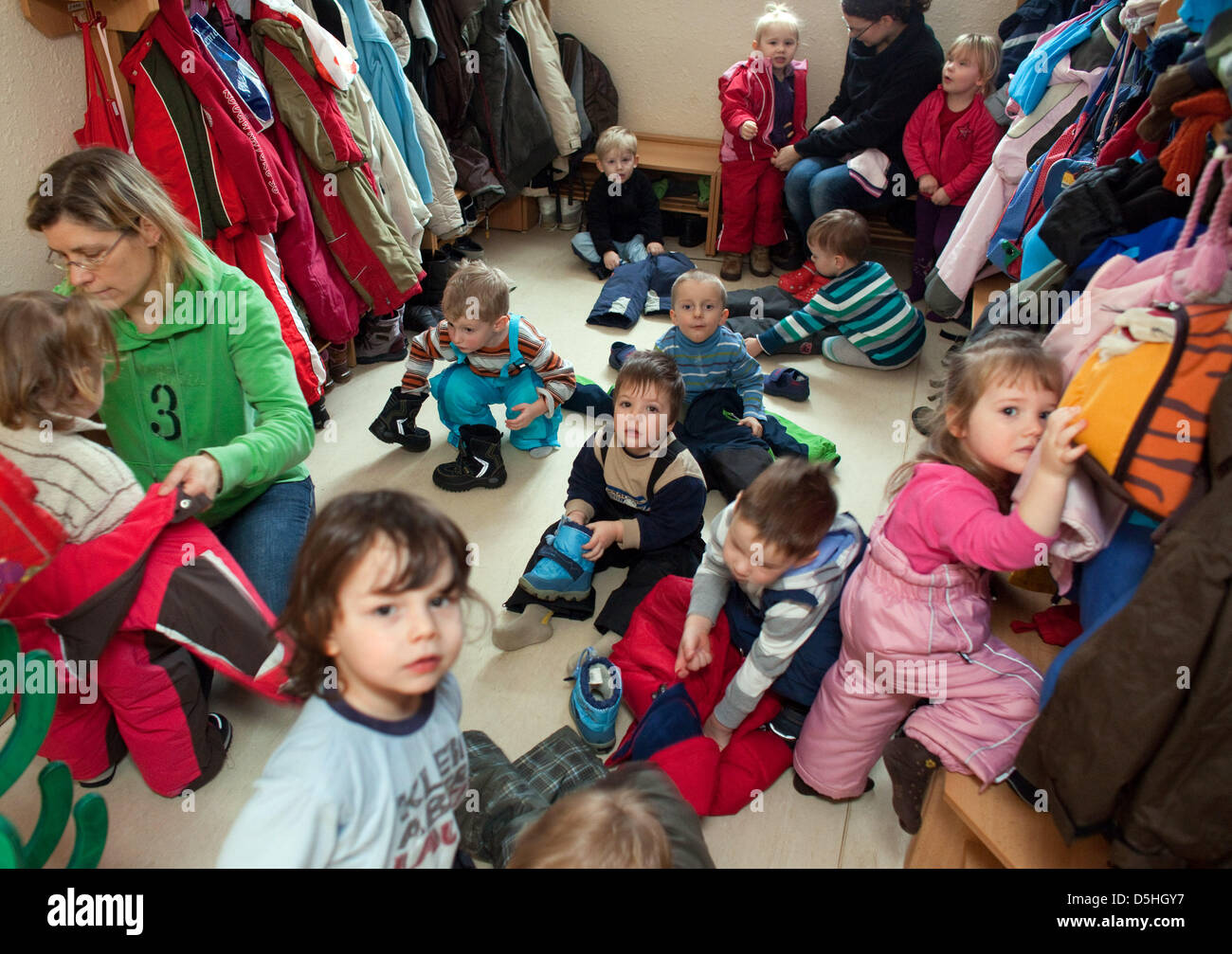 Young children and their nanny at the 'Spielhaus' ('Playhouse'), a day care  centre in Frankfurt Oder, Germany, 15 February 2010. Photo: Patrick Pleul  Stock Photo - Alamy