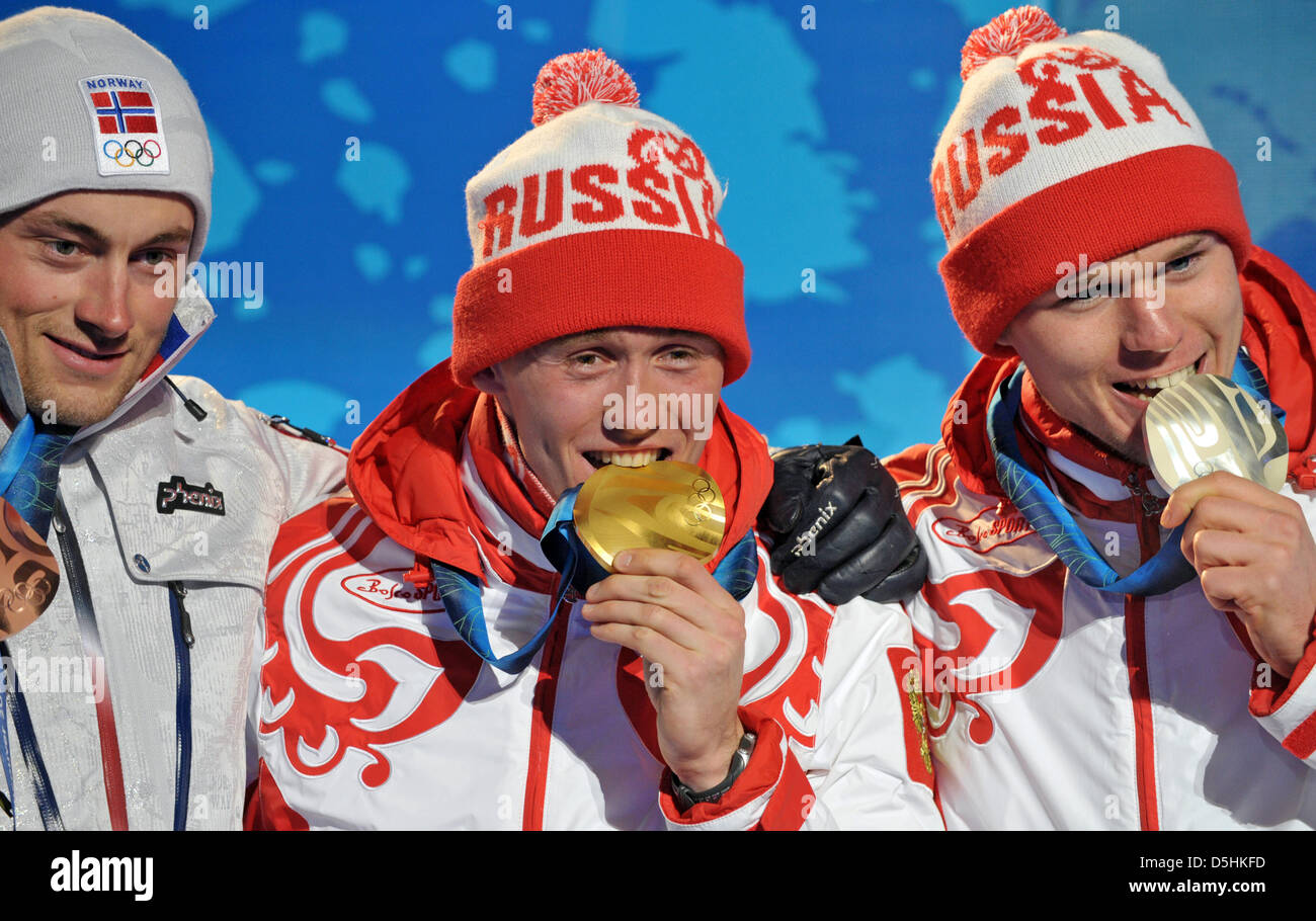 Men's Cross Country Sprint gold medalist Nikita Kriukov (C) of Russia is flanked by compatriot and silver medalist Alexander Panzhinskiy (R) and bronze winner Petter Northug of Norway during the medal ceremony at the medal plaza in Whistler, Canada, at the Vancouver 2010 Olympic Games, 17 February 2010. Photo: Martin Schutt Stock Photo