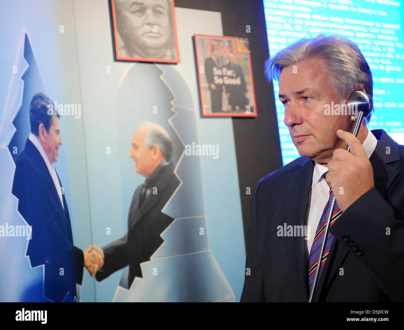Mayor of Berlin Klaus Wowereit (SPD) visits the exhibition BlackBox Cold War at Checkpoint Charly on its opening day in Berlin, Germany, 20 September 2012. Photo: BRITTA PEDERSEN Stock Photo