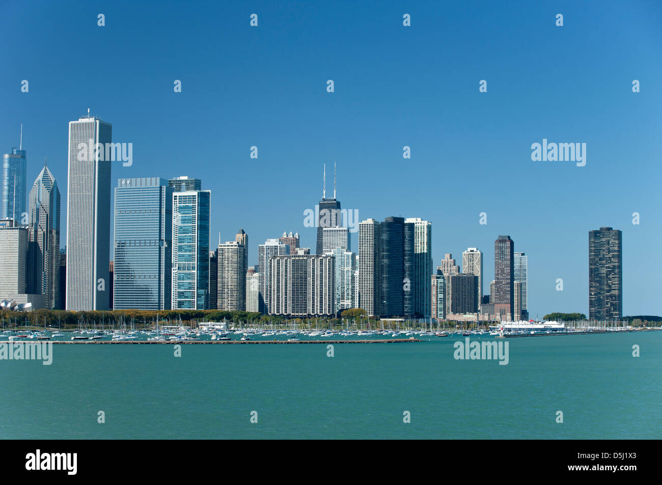 LAKE SHORE SKYLINE DOWNTOWN CHICAGO ILLINOIS USA Stock Photo - Alamy