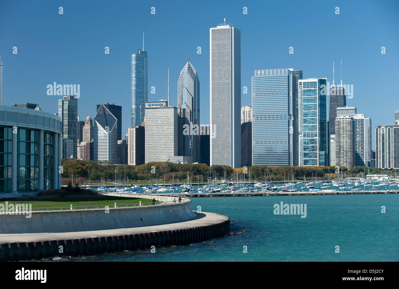 LAKE SHORE SKYLINE DOWNTOWN CHICAGO ILLINOIS USA Stock Photo - Alamy