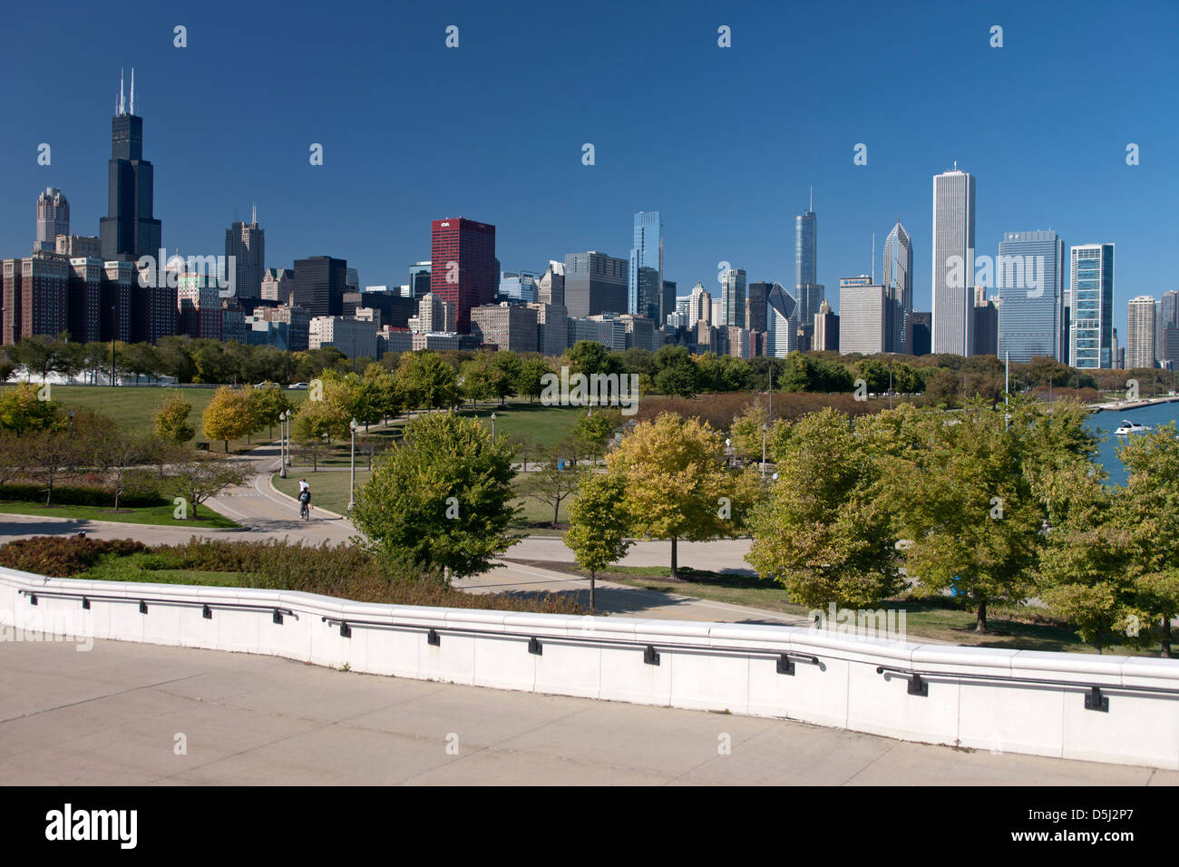 GRANT PARK LAKE SHORE SKYLINE DOWNTOWN CHICAGO ILLINOIS USA Stock Photo ...