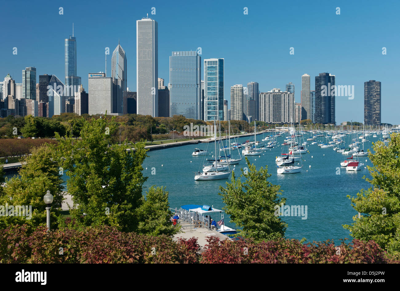 GRANT PARK LAKE SHORE SKYLINE DOWNTOWN CHICAGO ILLINOIS USA Stock Photo ...