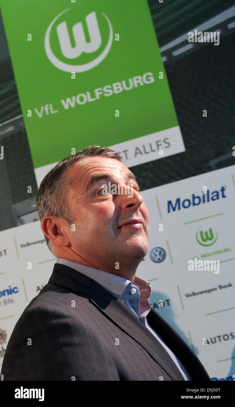 Klaus Allofs leaves a press conference held at the Volkswagen Arena in Wolfsburg, Germany, 15 November 2012. Allofs was officially introduced to the public as new managing director of the Bundesliga soccer club VfL Wolfsburg. Photo: EMILY WABITSCH Stock Photo