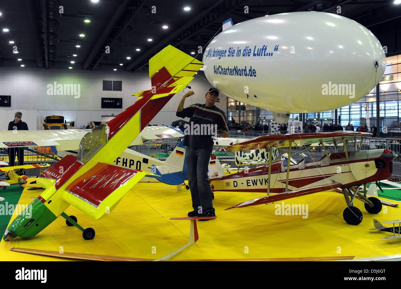 Model builder Jens Behrendt of the airplane modeller club Weser lets ...