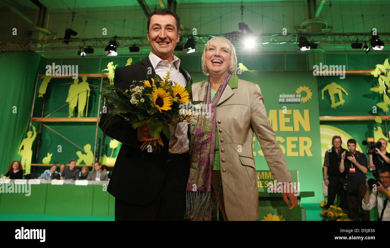 The federal heads of the Green Party, Claudia Roth and Cem Oezdemir (l), cheer after hearing the election results at the 34th delegate conference at Eilenriedehalle in Hanover, Germany, 17 November 2012. Photo: Christian Charisius Stock Photo