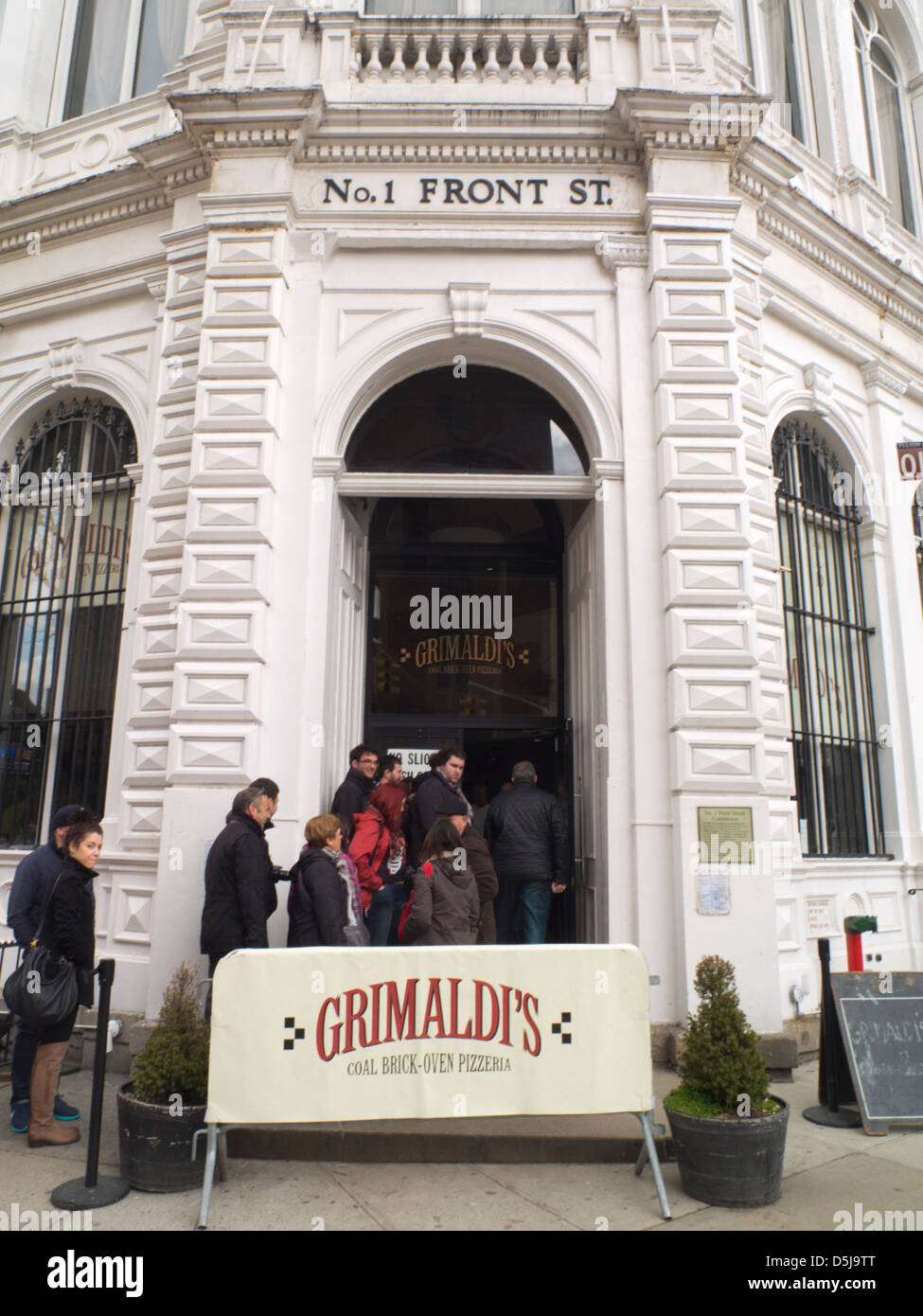 Grimaldi's pizza restaurant in Brooklyn NYC Stock Photo Alamy