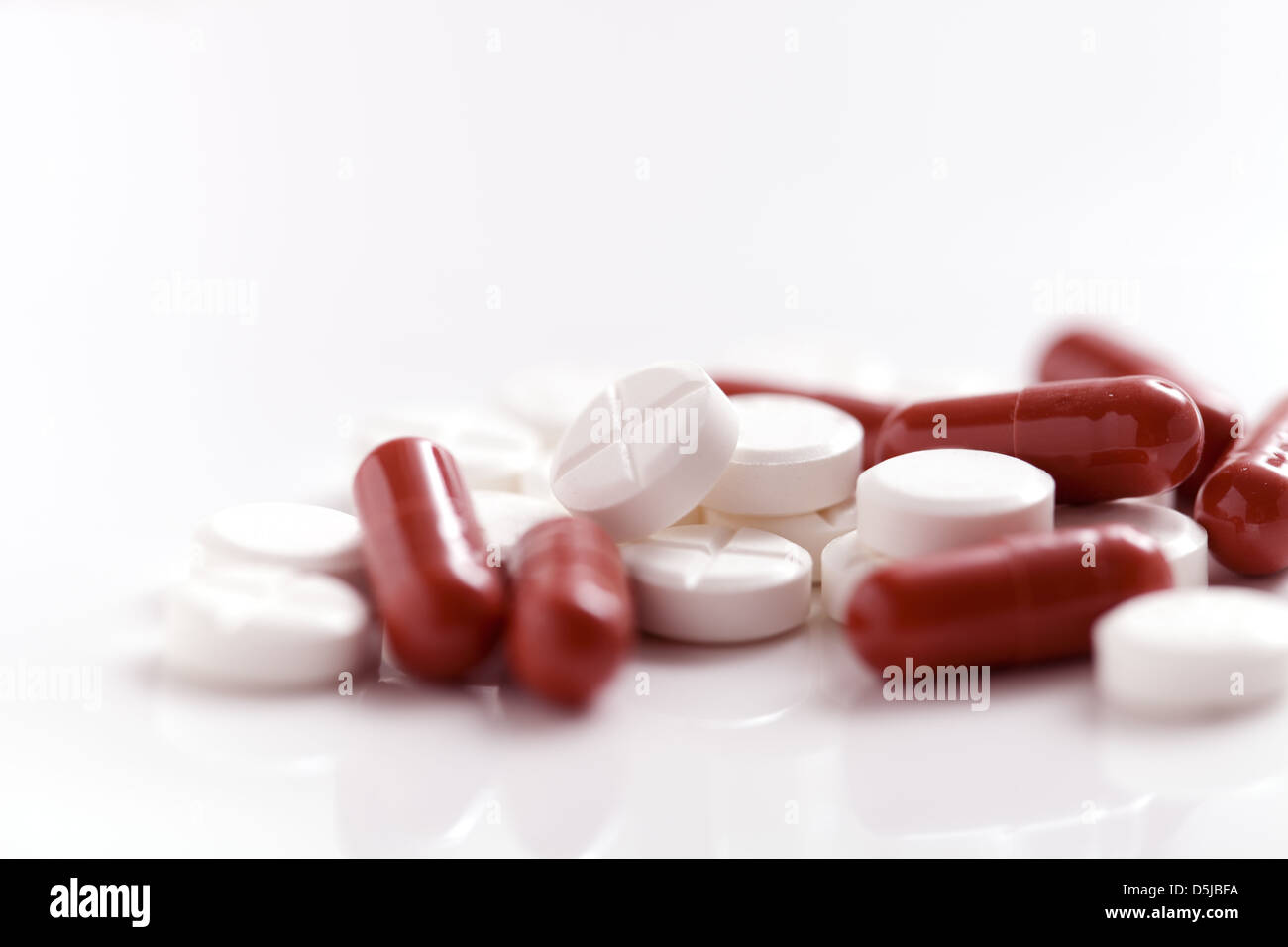 твердые лекарственные формы. пилюли лекарственная форма. твердые лекарственные формы. задачи фармацевтической технологии. удобные лекарственные формы.