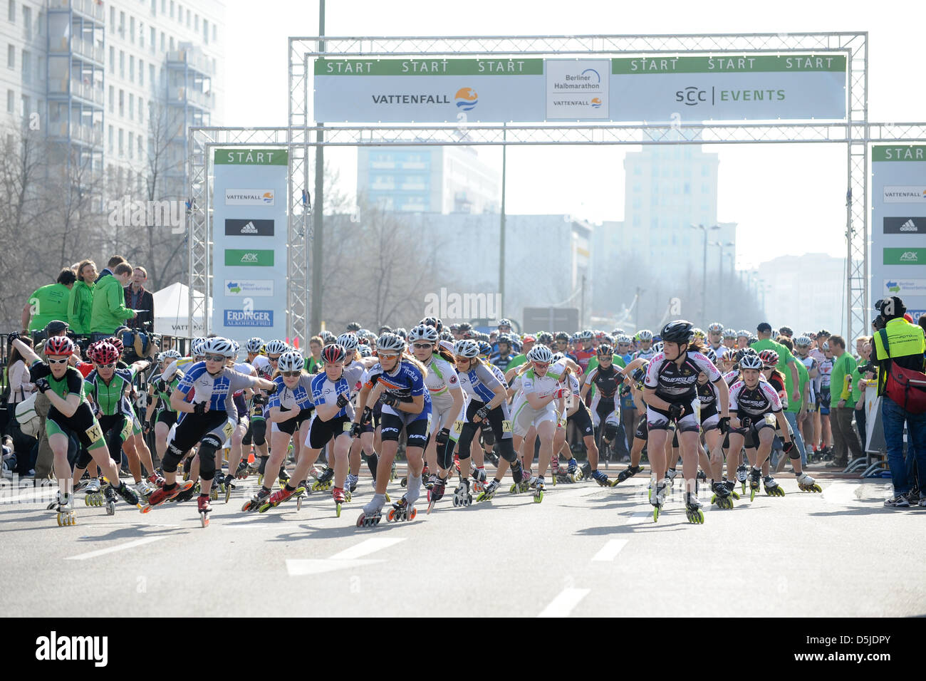 Start womens elite inline skating at half marathon. Berlin, Germany