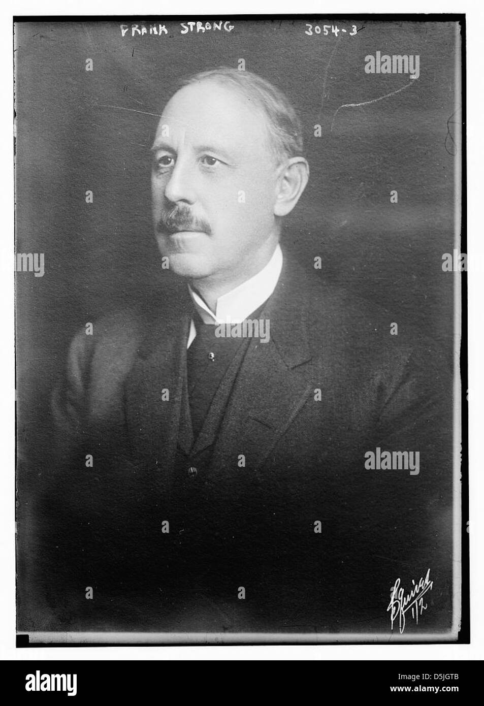 Strong man vintage Black and White Stock Photos & Images - Alamy