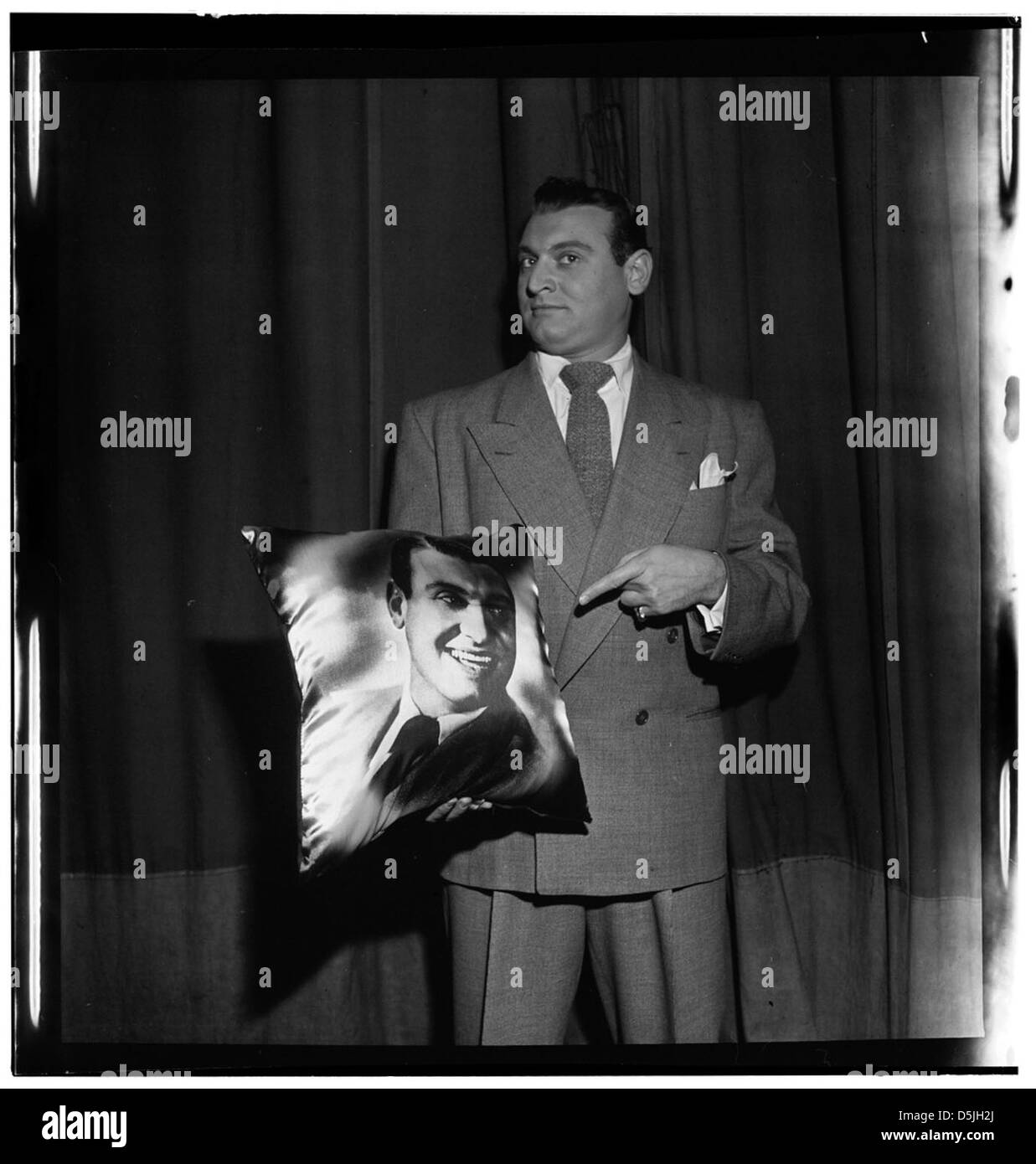 [Portrait of Frankie Laine, New York, N.Y., between 1946 and 1948] (LOC) Stock Photo