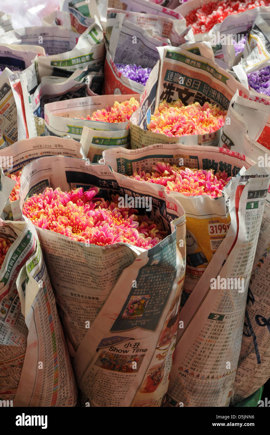 bouquets of flowers rolled up paper newspaper Stock Photo Alamy