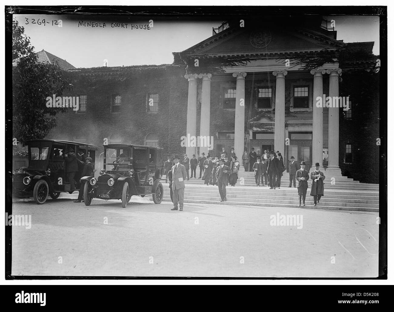 Mineola Court house (LOC Stock Photo Alamy
