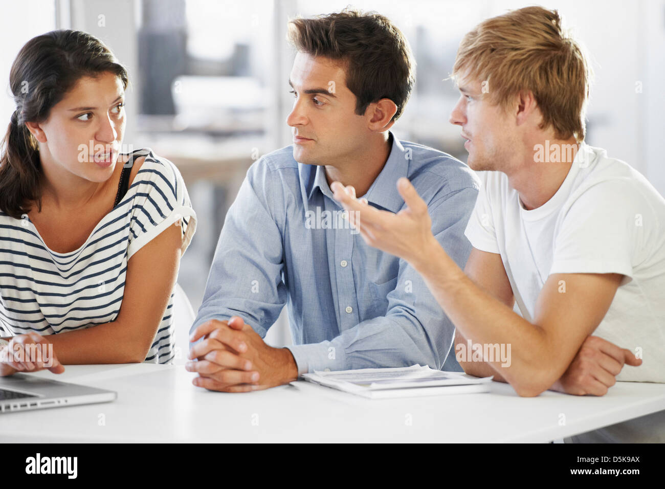 Man and woman discussing table hi-res stock photography and images - Alamy