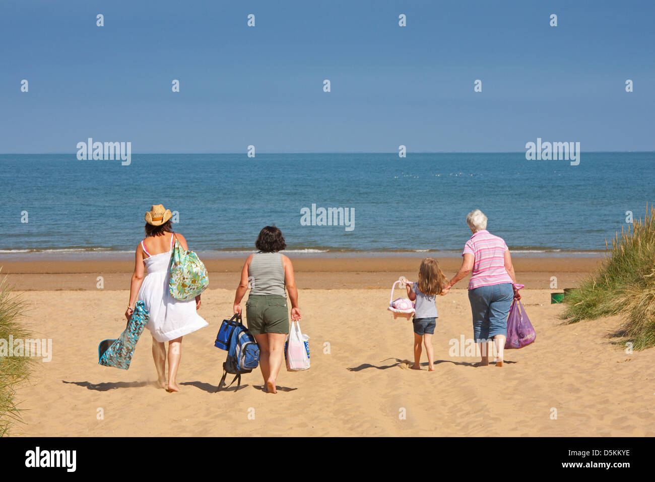 GB; NORFOLK; OLD HUNSTANTON; SUMMER; BEACH; TOURISTS; PEOPLE; HOLIDAY; SUMMER Stock Photo