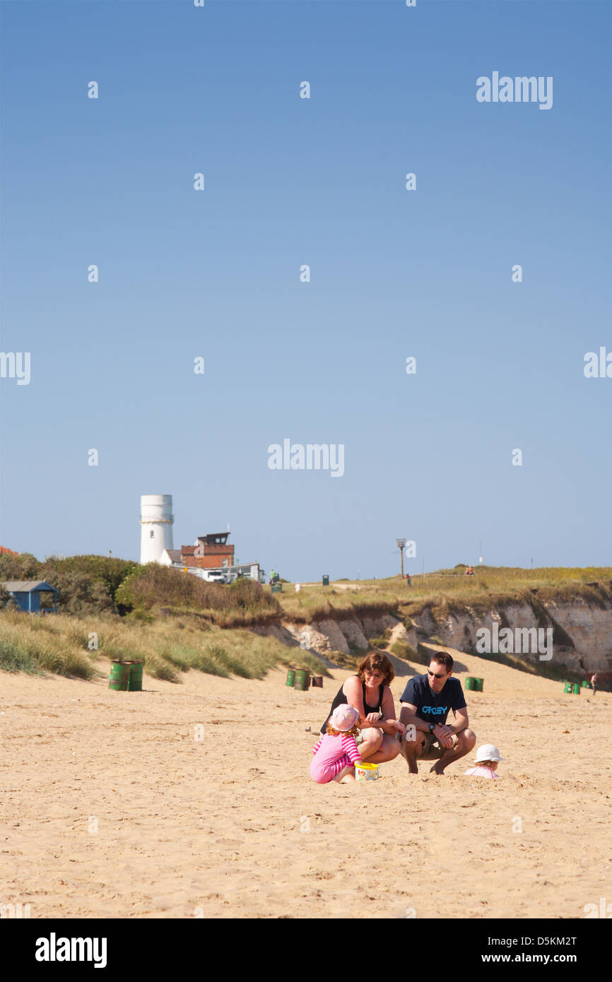 GB; NORFOLK; OLD HUNSTANTON; FAMILY; WALKING; BEACH; YOUNG CHILDREN; SISTERS; SUMMER; HOLIDAY Stock Photo