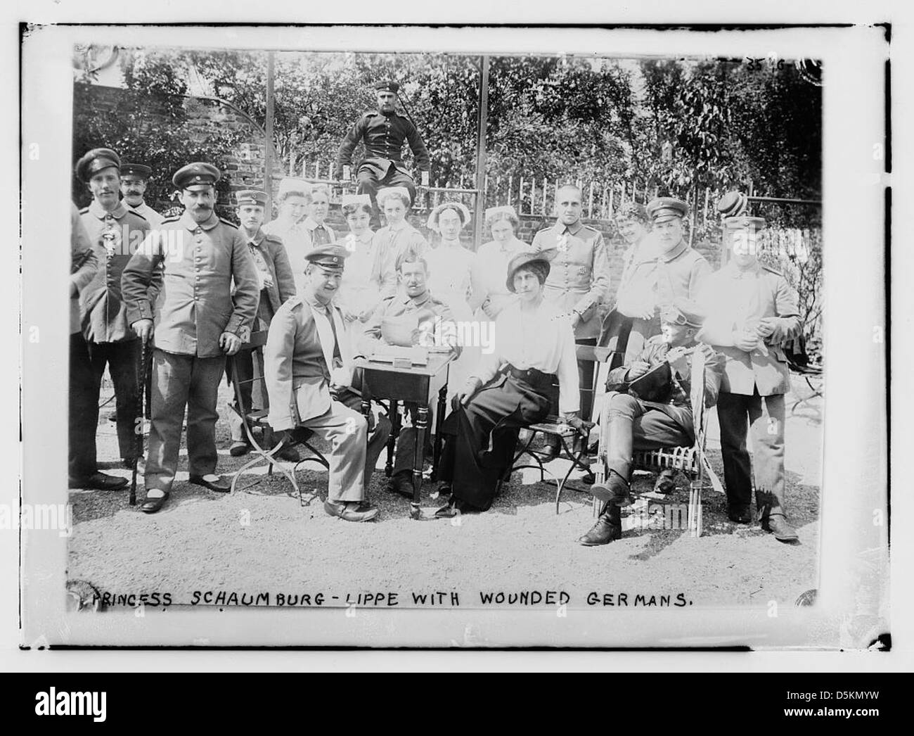 Princess Schaumburg-Lippe [Kaiser's sister] with wounded Germans (LOC) Stock Photo