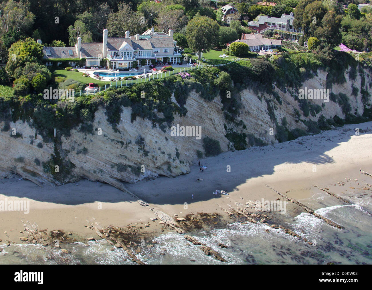 Aerial View Of Barbra Streisand S Home In Malibu Los Angeles Stock Photo Alamy,What Is A Coastal Living Room