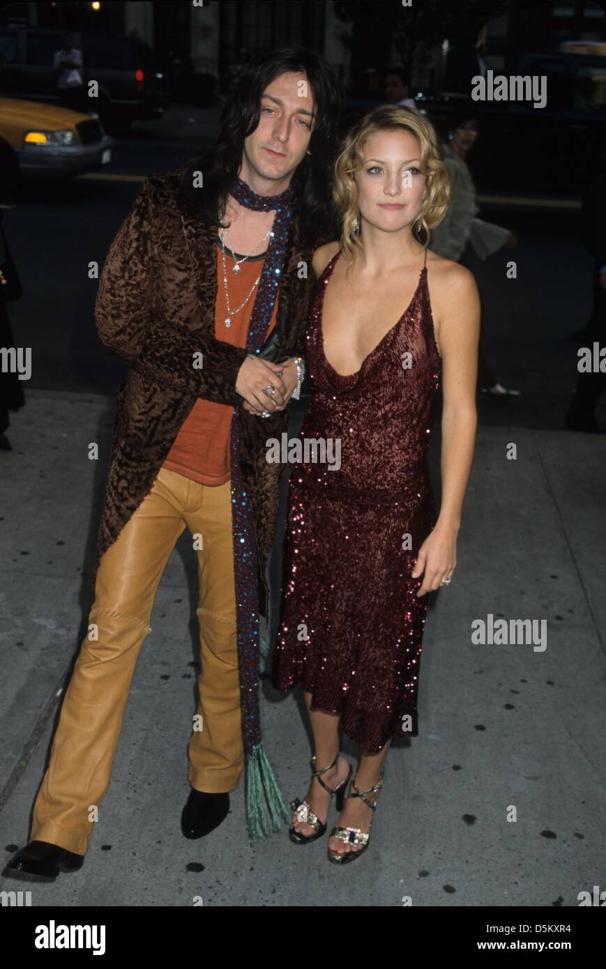 KATE HUDSON with Chris Robinson.Almost Famous premiere at Chelsea West Theatre in New York 2000.k19721HMc.(Credit Image: © Henry Mcgee/Globe Photos/ZUMAPRESS.com) Stock Photo