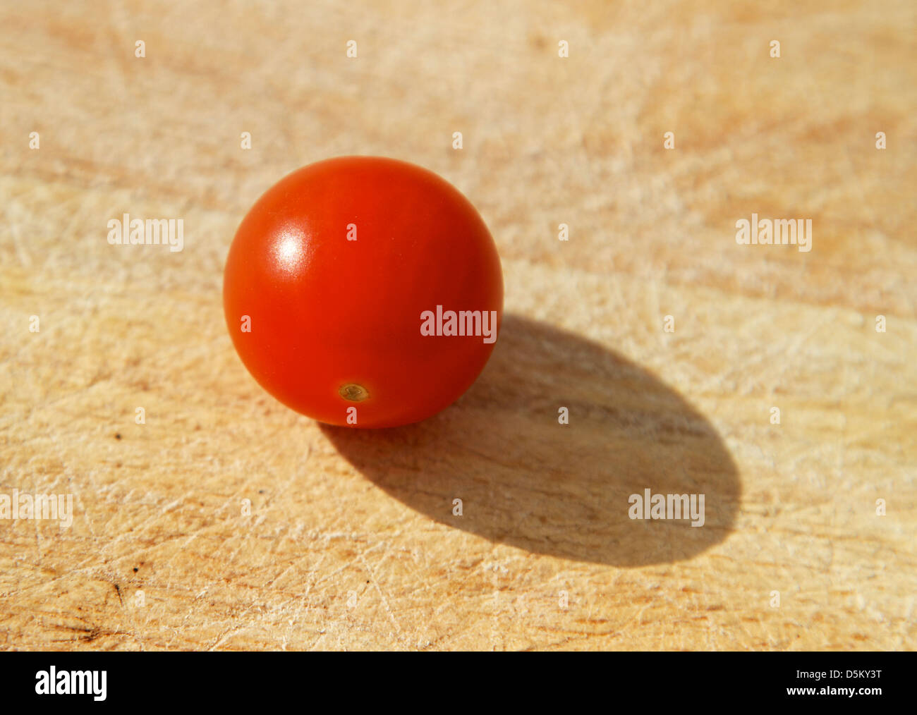 cherry tomatoes on kitchen chopping board Stock Photo - Alamy