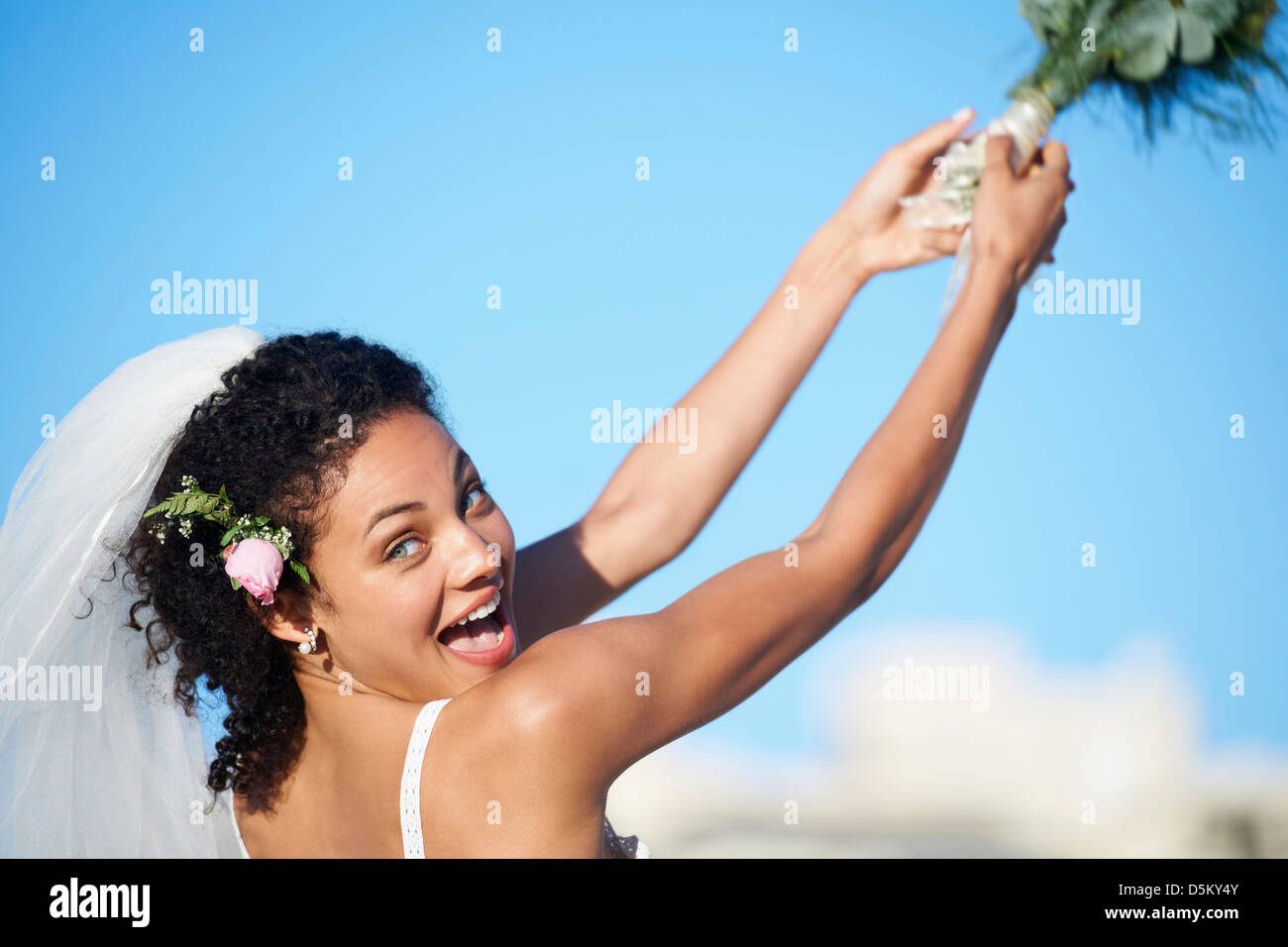 Bride throwing bouquet Stock Photo Alamy