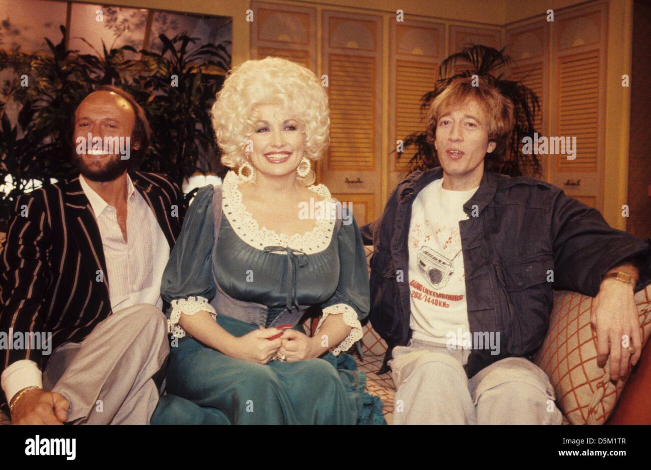 DOLLY PARTON with Gibb brothers.c0273.Supplied by Photos, inc.(Credit ...