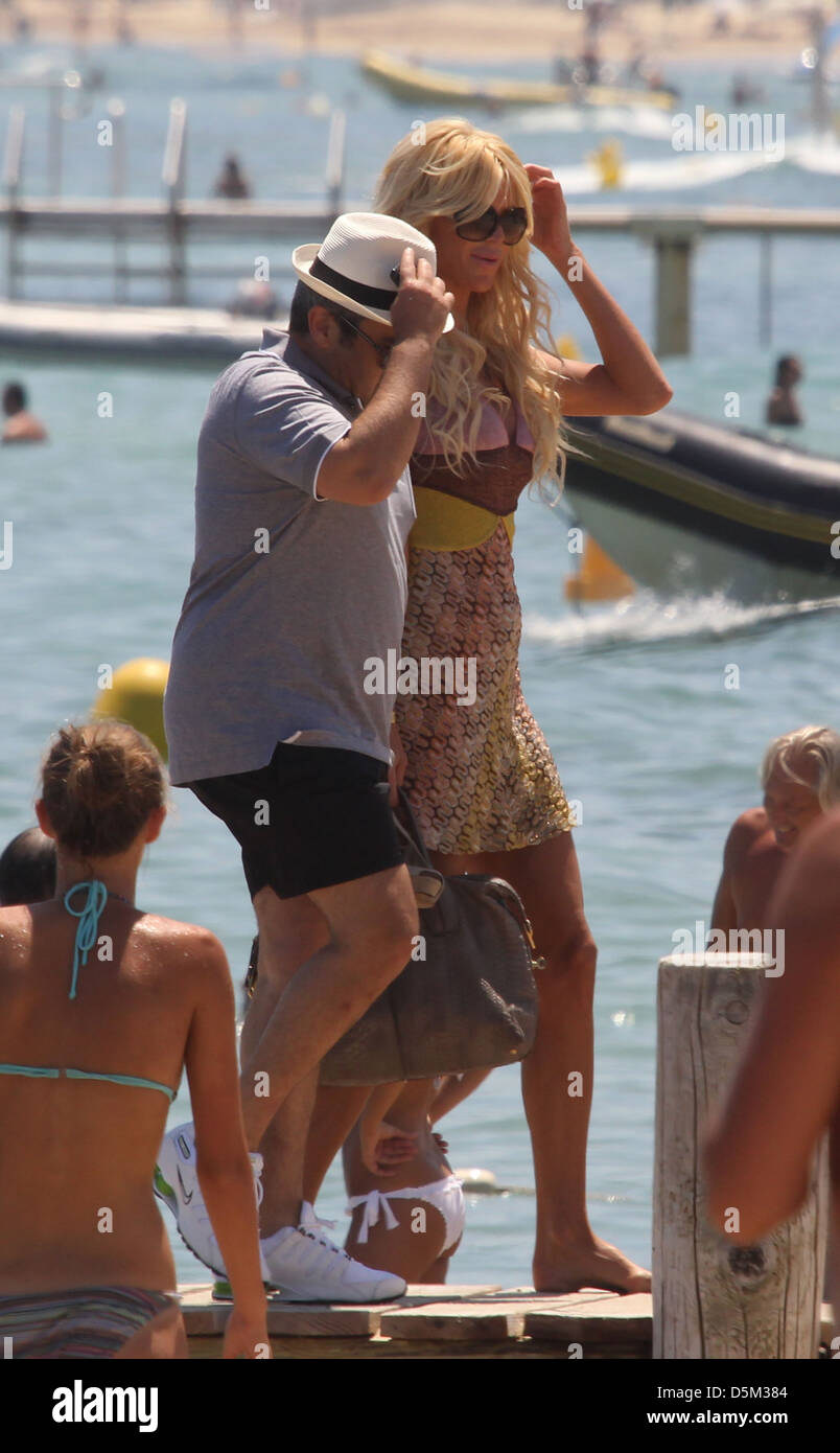 Victoria Silvstedt Arriving At Plage De Pampelonne Club St Tropez France Stock