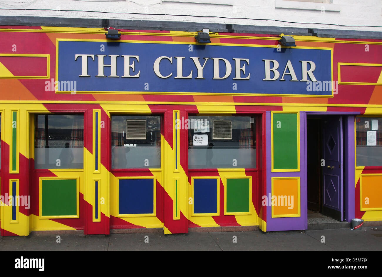 A very colourful public house in Helensburgh, Scotland Stock Photo