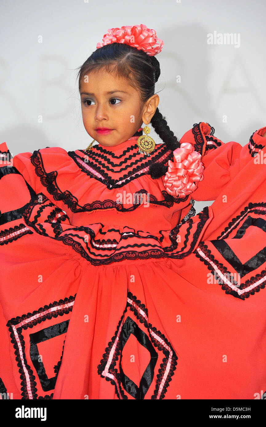 A young girl performer from Folkloric Dance Group Quetzalcoatl, Santa