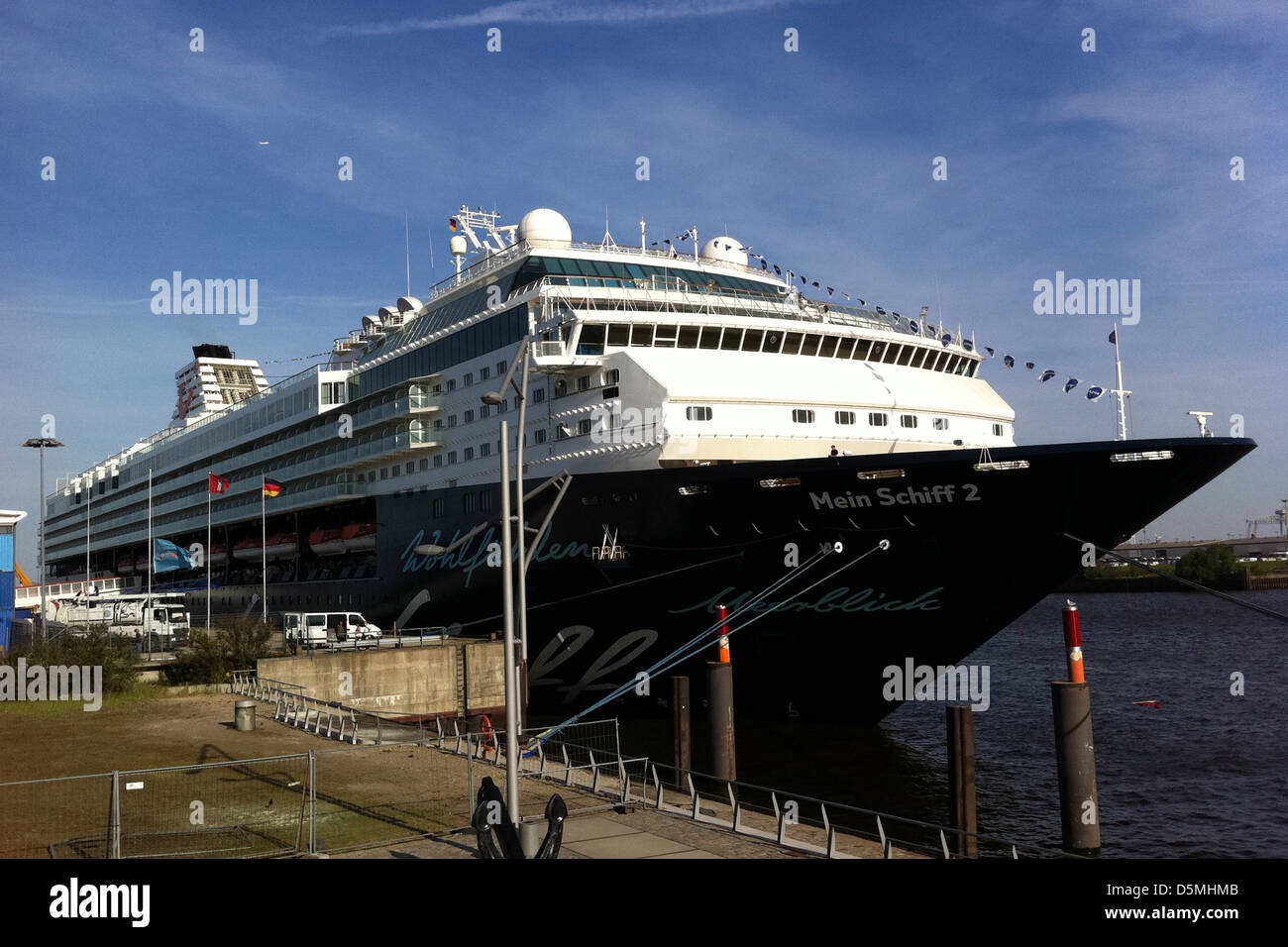  Rihanna leaving Mein Schiff 2 cruise ship at Hamburg's port. The singer Motiv 