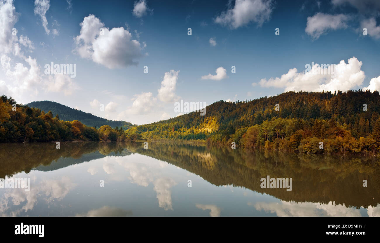 Clear mountain lake hi-res stock photography and images - Alamy