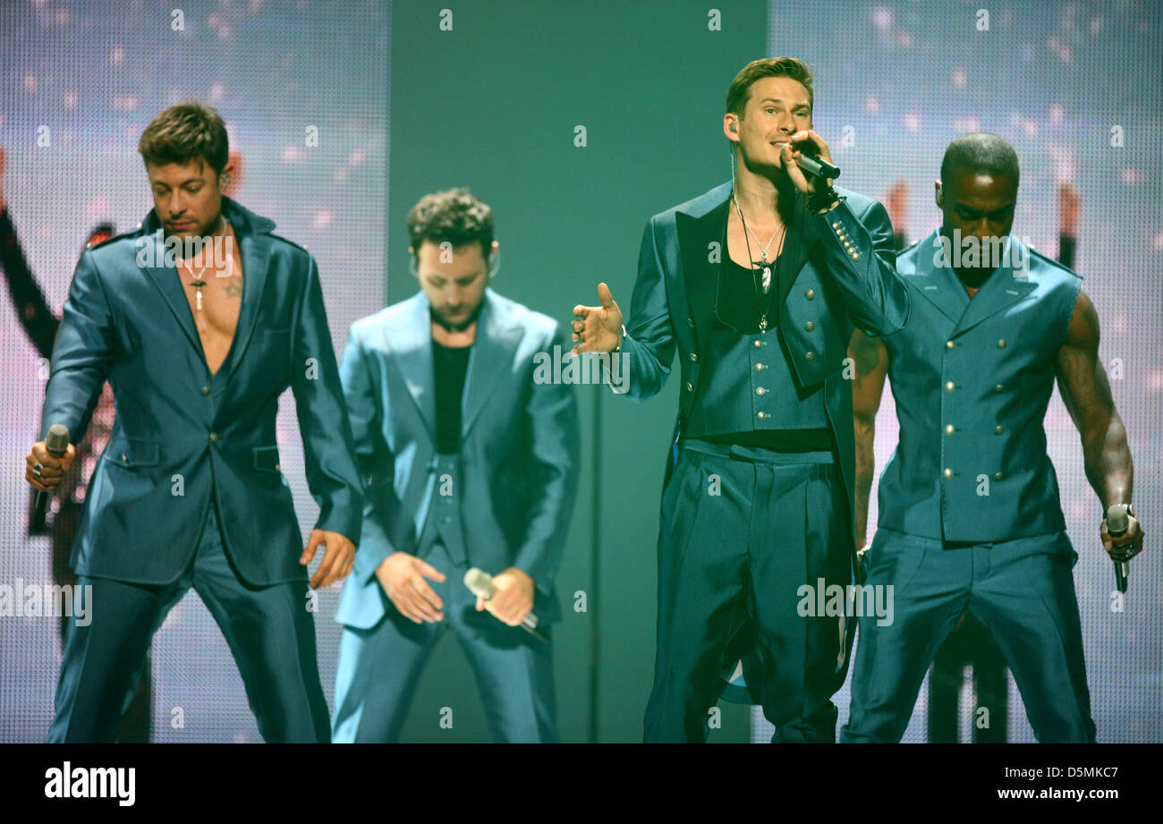 Blue rehearsing the Eurovision Song Contest (Grand Prix Eurovision de