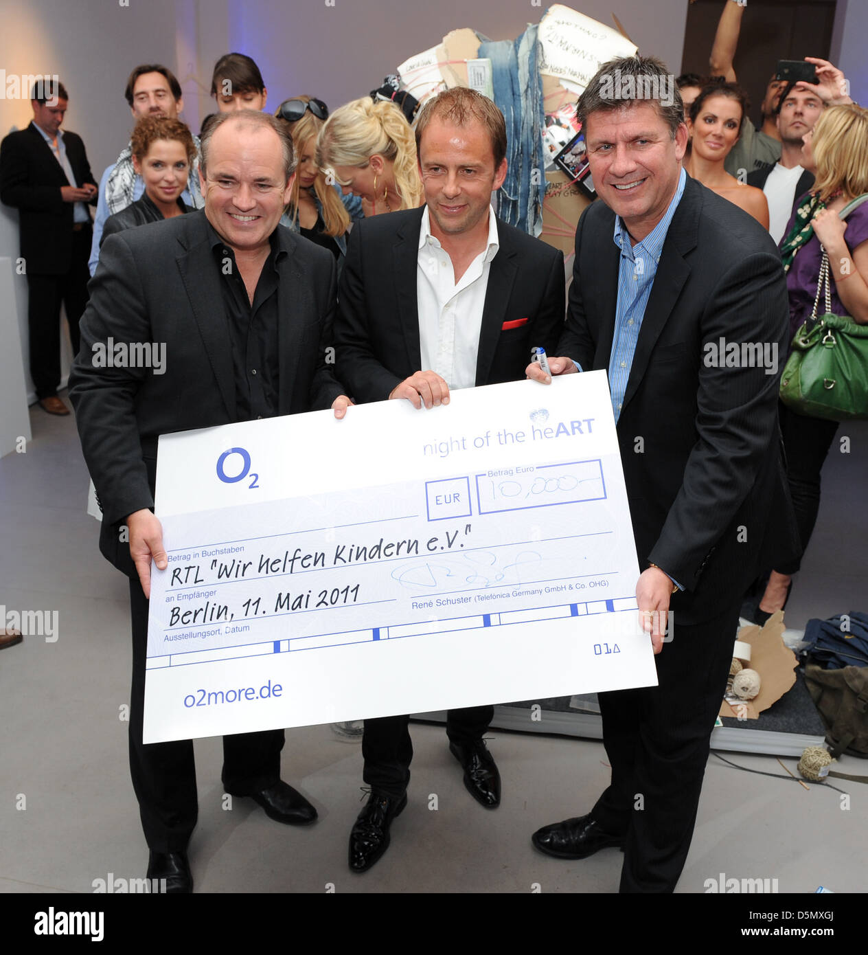 Wolfram Kons and guest and CEO O2 telefonica at 'Night of the heART' at Galerie Morgen Contemporary in Mitte. Berlin, Germany - Stock Photo