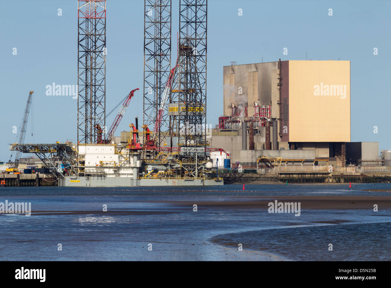 Jack up drilling rig greatham hires stock photography and images Alamy