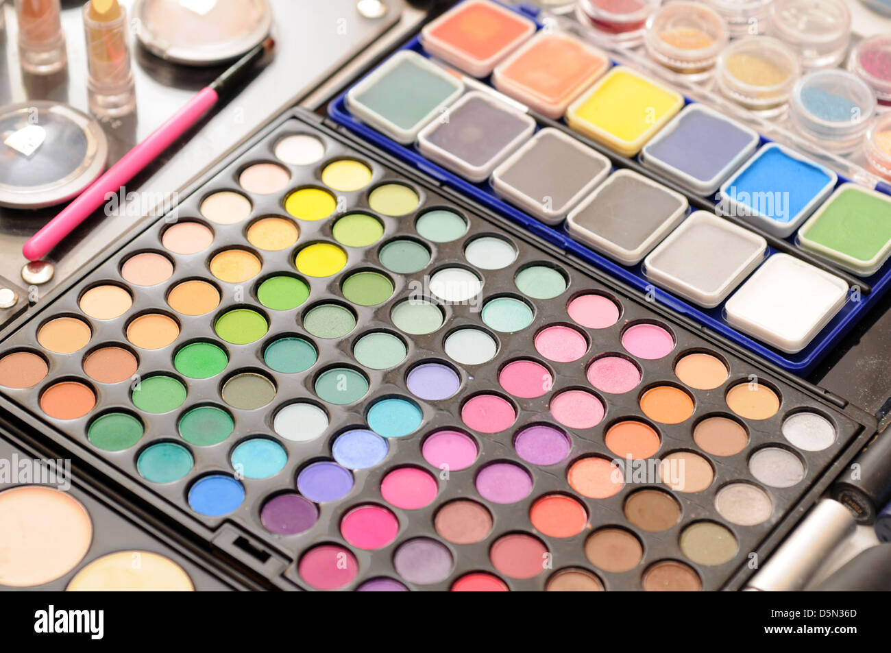 Empty makeup palette hi-res stock photography and images - Alamy