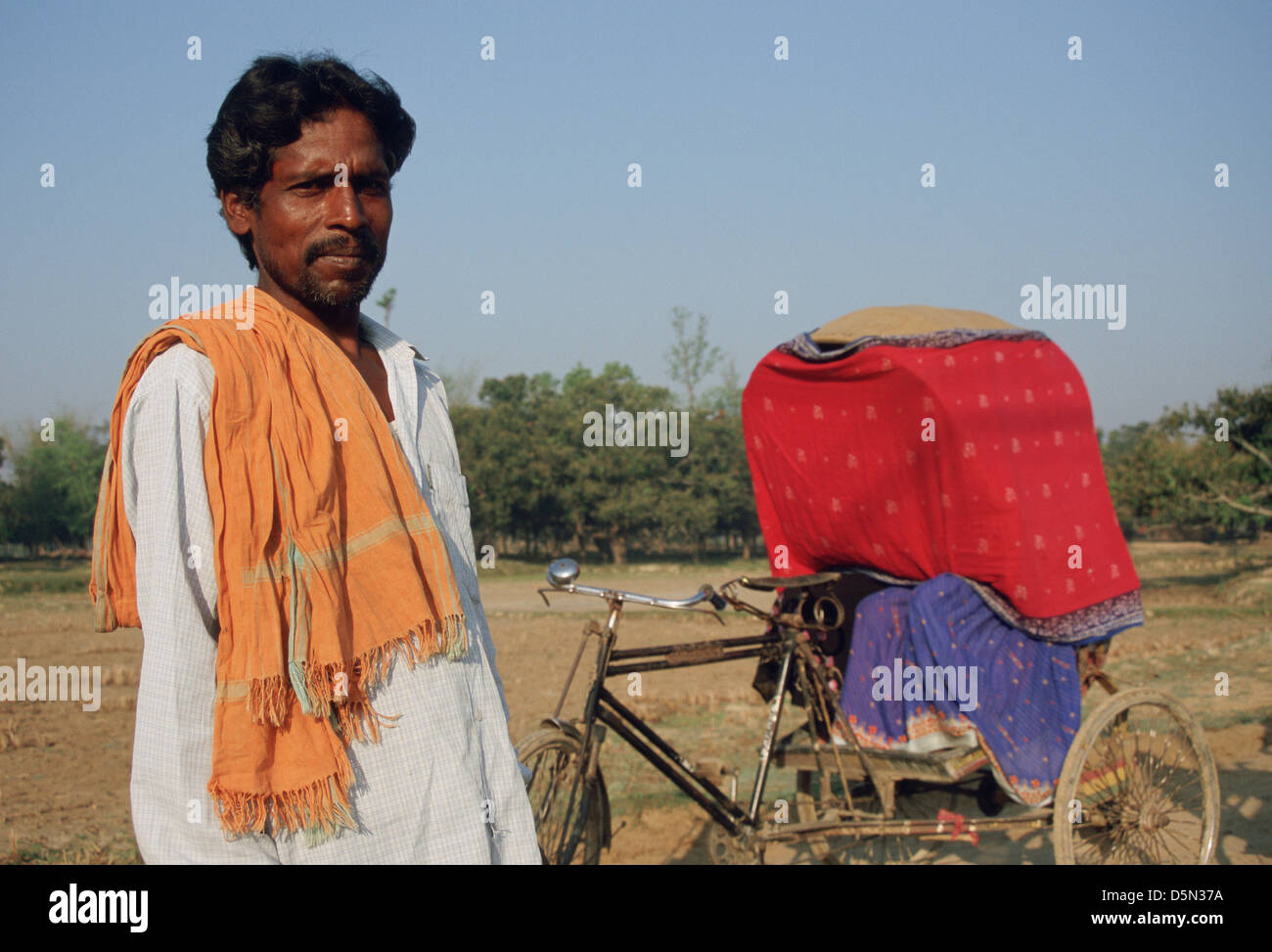A newlywed muslim couple is travelling by cycle rickshaw. On the left, the cycle rickshaw puller ( Nepal) Stock Photo