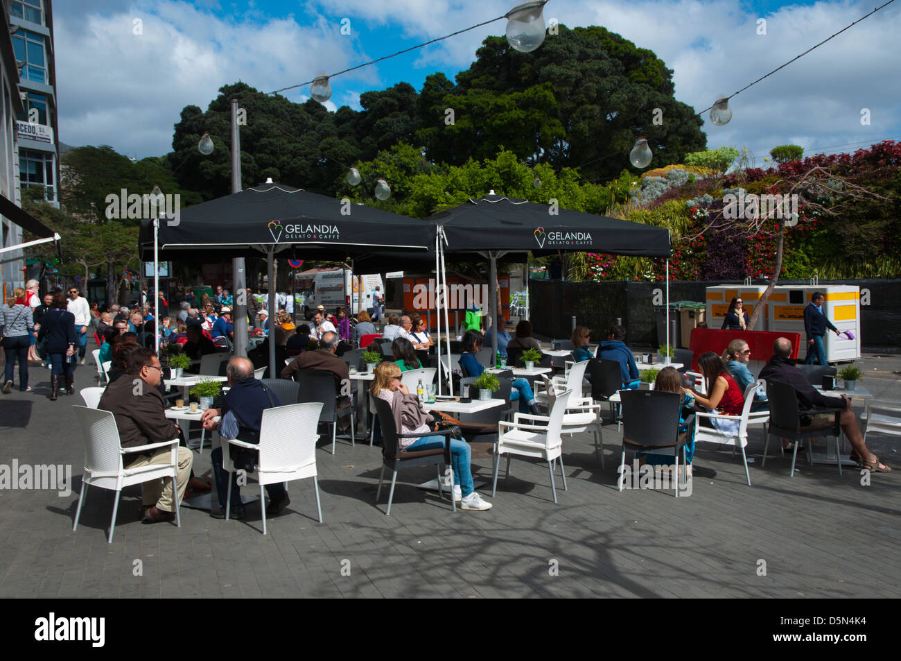 People sit cafe central square hi-res stock photography and images - Alamy
