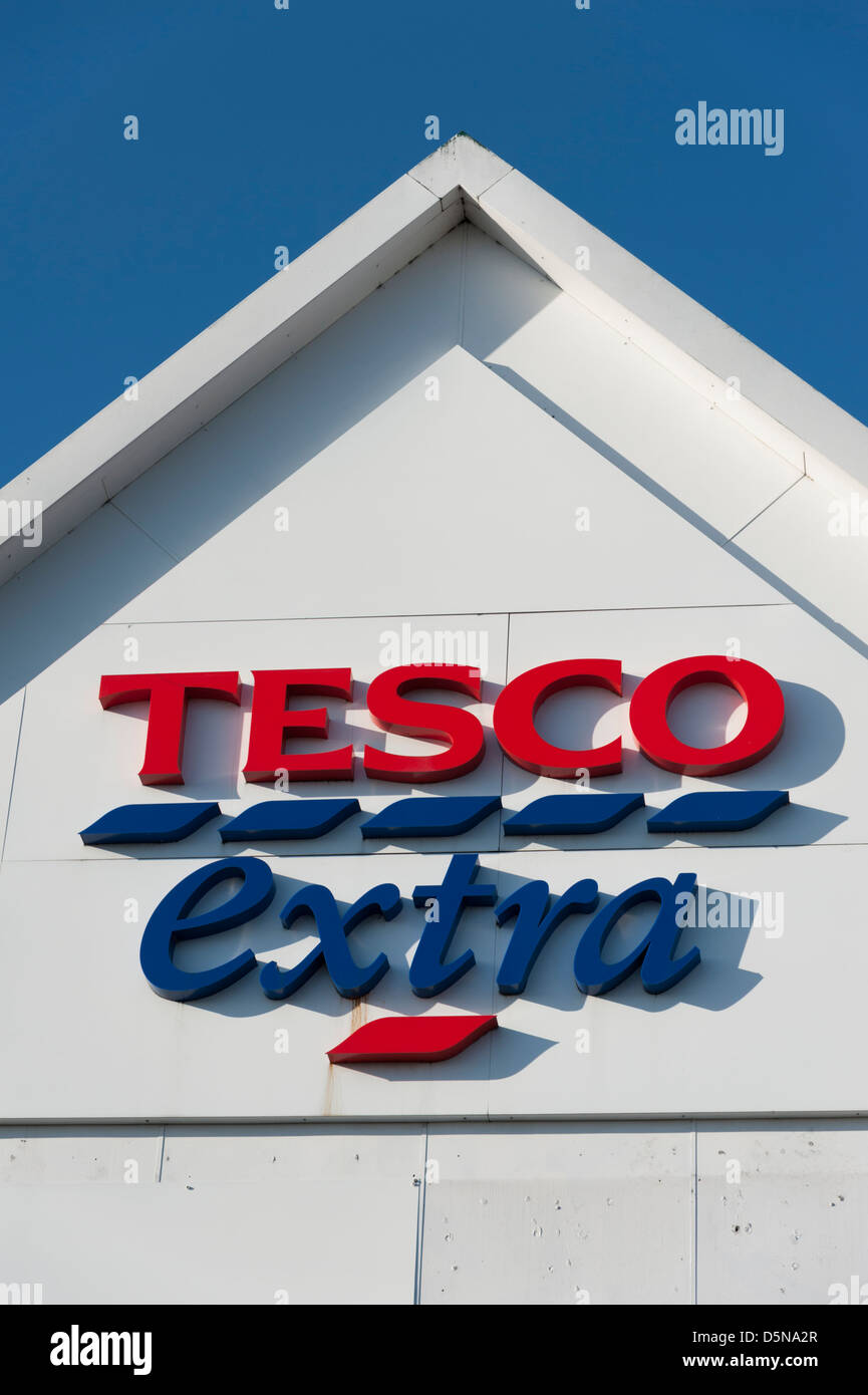 Tesco extra shop sign logo High Resolution Stock Photography and Images
