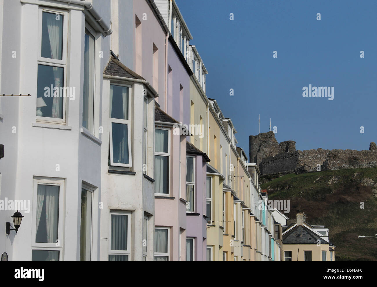 criccieth-houses-and-castle-stock-photo-alamy