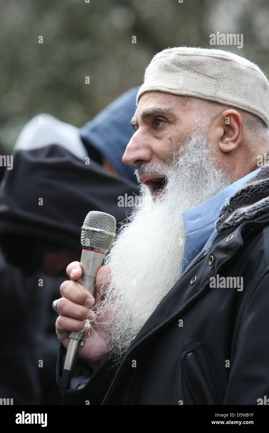 London, UK, 5th April 2013 Muslim man speaks into microphone at demonstration outside the Sri Lanken Sri Lanken High Commission over alleged atrocities committed by Buddhists against Muslims in that country. Stock Photo