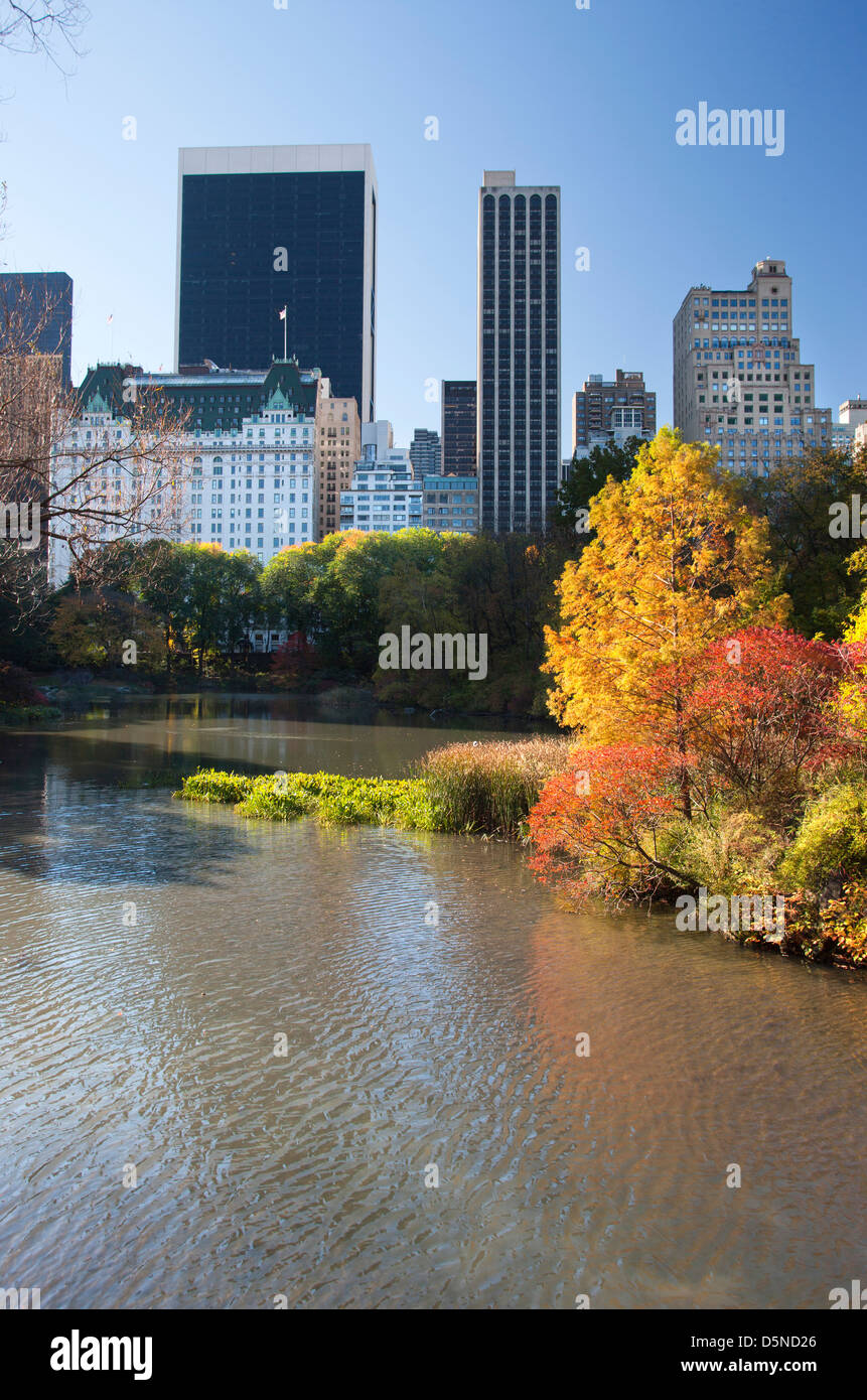 FALL FOLIAGE POND CENTRAL PARK SOUTH MANHATTAN NEW YORK CITY USA Stock ...