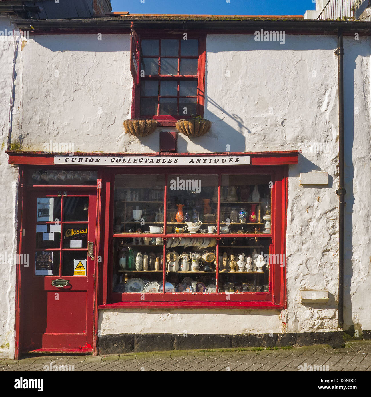 Small antiques curios shop in Causewayhead, Penzance, Cornwall. Stock Photo