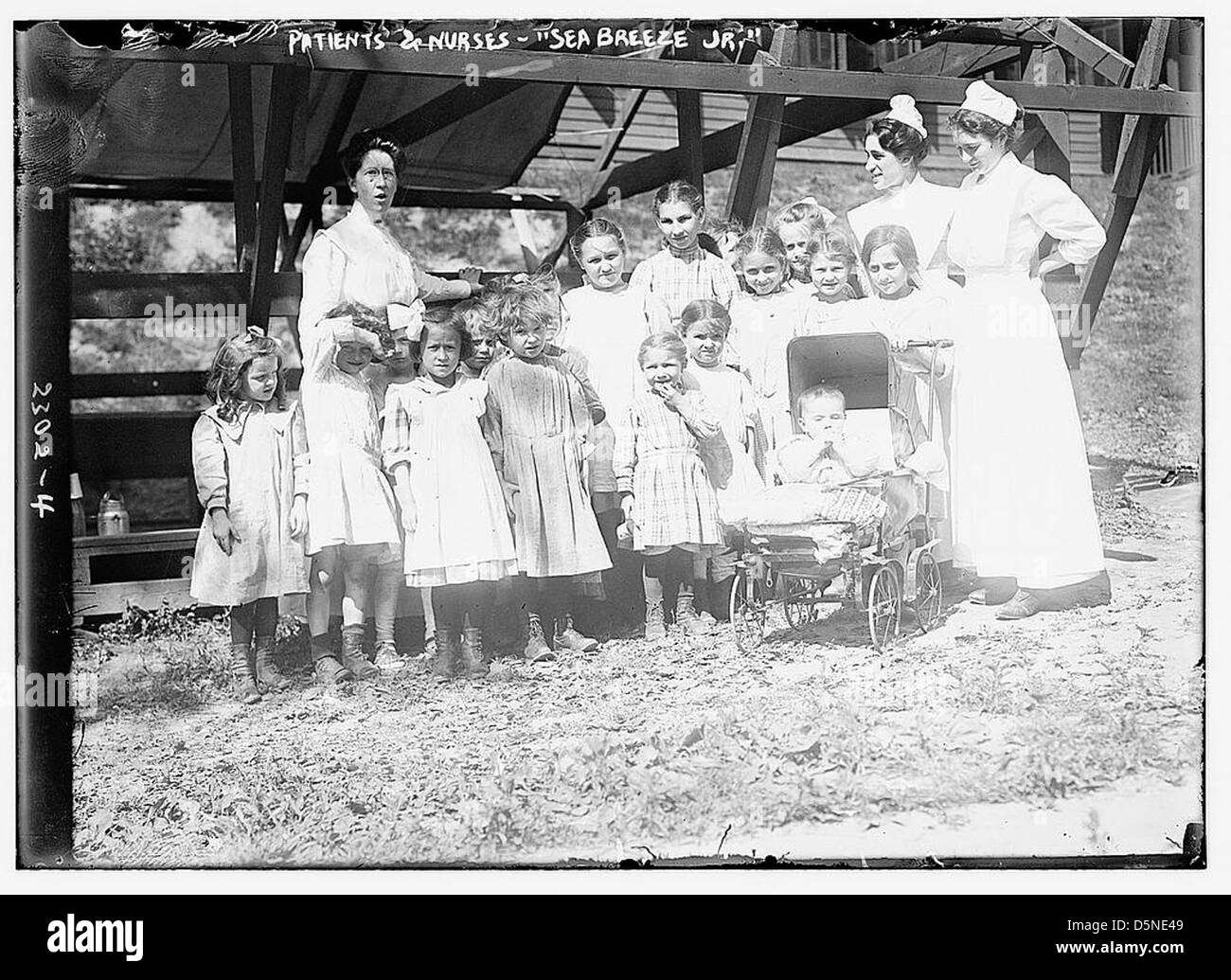 Nurses children history hi-res stock photography and images - Alamy