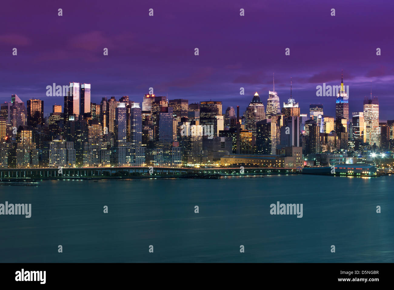 MIDTOWN SKYLINE HUDSON RIVER MANHATTAN NEW YORK CITY USA Stock Photo ...